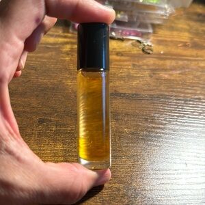 Essential body oil